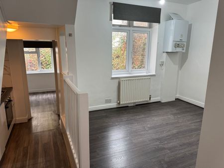 2 Bed Flat, Overstone Road, W6 - Photo 2