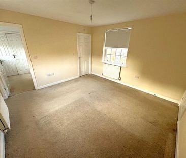 4 bedroom semi-detached house to rent - Photo 3