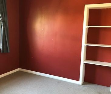 LONG DRIVE - 2 BEDROOM HOUSE - Photo 2