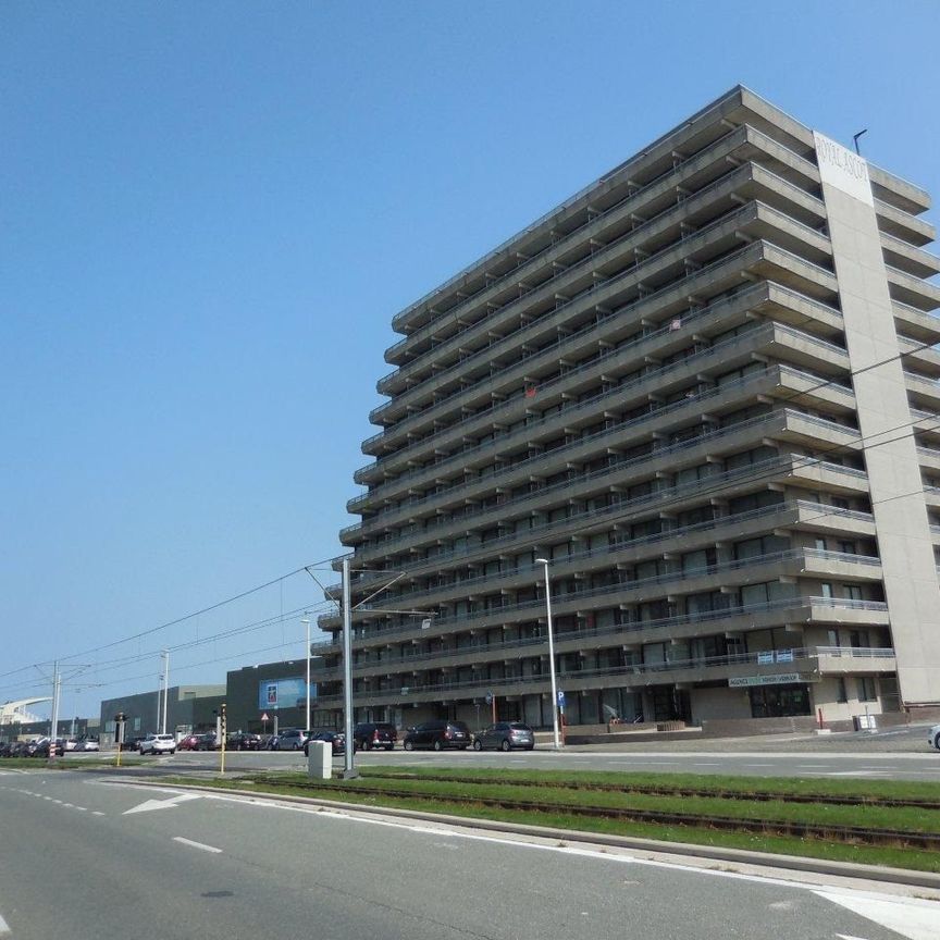 Volledig gerenoveerde studio op de 5e verdieping met open zicht op zee en groot terras! - Photo 1