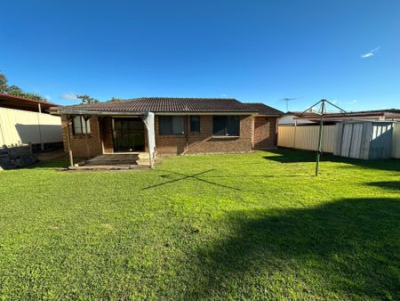 Lovely Home in Quiet Street! - Photo 3