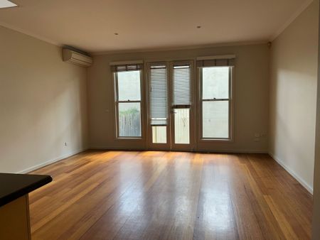 Spacious Double-Storey Living in the Heart of North Melbourne - Photo 2