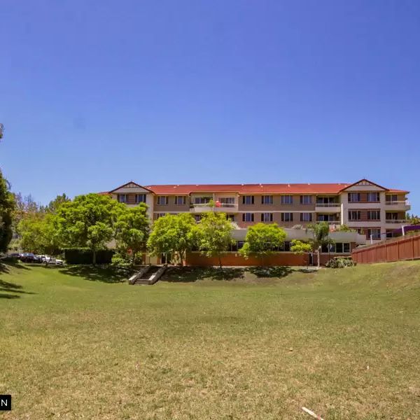 MGM MARTIN – TWO BEDROOM APARTMENT (BUILDING J) - Photo 2