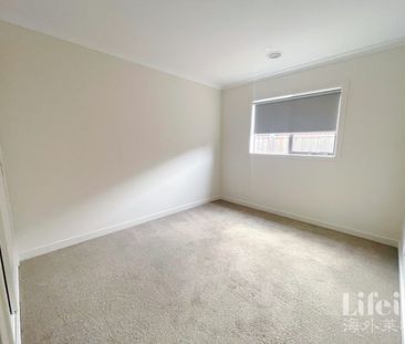 A Perfect Blend of Comfort and Convenience Home in Point Cook - Photo 2