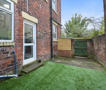 6 bedroom terraced house to rent - Photo 2