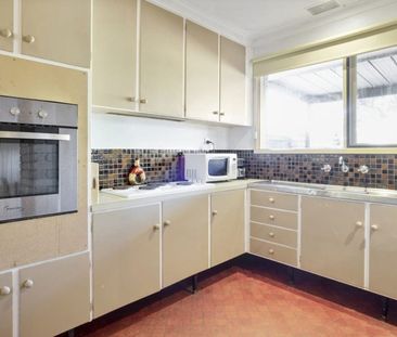 MIGHTY MALCOLM - Photo 3