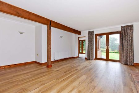 A detached four bedroom house to rent in Woolton Hill. - Photo 5