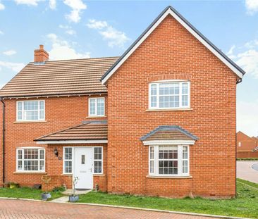 A detached, five bedroom, family home - Photo 4