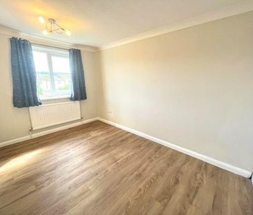 3 bedroom end of terrace house to rent - Photo 2