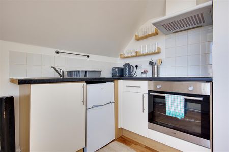 Flat 6, Primerose, Bournemouth, BH3 - Photo 5