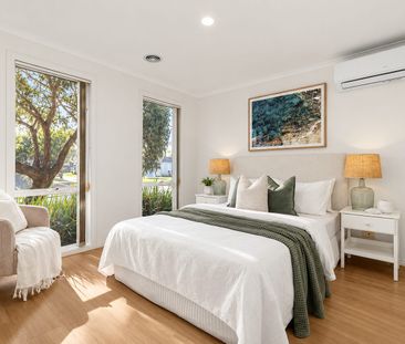 Spacious Family Living with a Generous Backyard in a Quiet Court - Photo 5