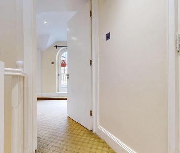 4 bedroom mews to rent - Photo 2