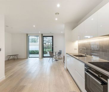 Rendal Way, London, E16 ground floor flat to rent - Photo 2