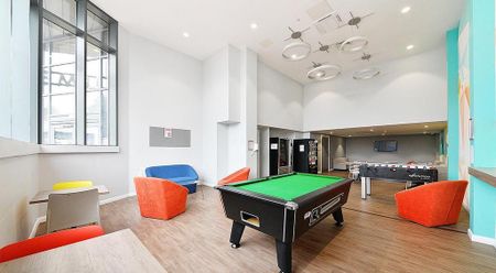 1 bedroom in a flat share to rent - Photo 2