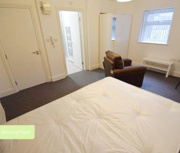 1 bedroom in a house share to rent - Photo 4