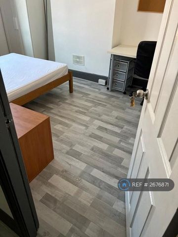 5 bedroom terraced house to rent - Photo 4