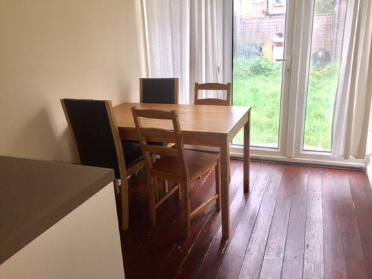 1 bedroom in a house share to rent - Photo 1