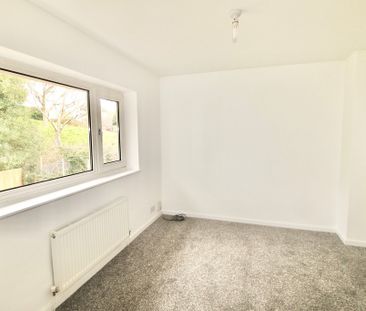 3 bedroom Three Bedroom House to rent - Photo 4