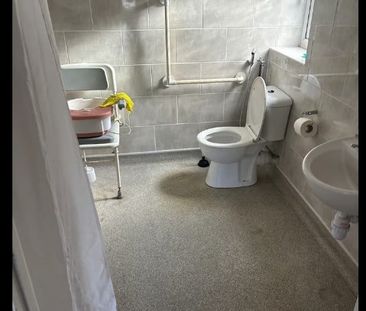 Room in a Shared House, Fearnville Place, LS8 - Photo 3