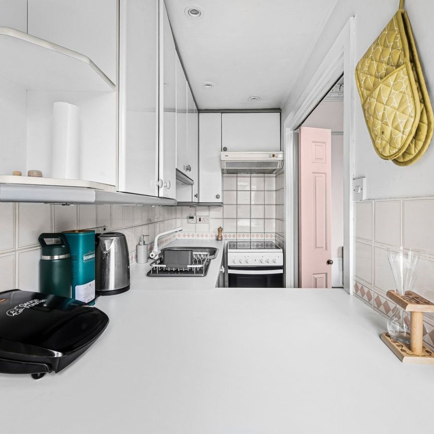 Wimbledon Park Road, London, SW18 - Photo 1