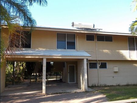 3 BEDROOM HOME CLOSE TO THE GOLF COURSE - Photo 4