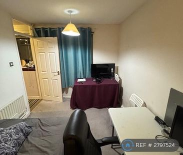 1 bedroom in a house share to rent - Photo 3