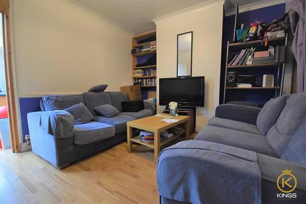 4 bedroom semi-detached house to rent - Photo 1