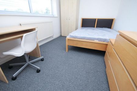 4 bedroom apartment to rent - Photo 4