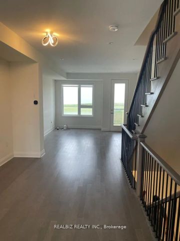 Condo Townhouse For Lease | E9039046 - Photo 5