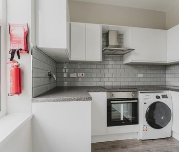 5 bedroom flat to rent - Photo 4