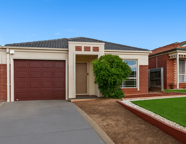 Spacious Family Living in a Quiet Court Location - Photo 1