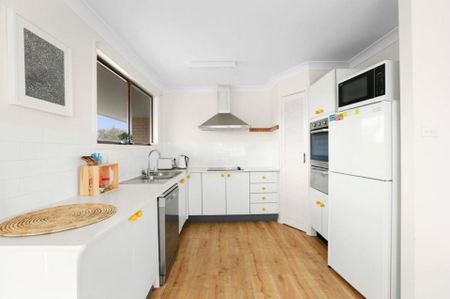 Walk to the Beach! Spacious 4br Home with Dual Living & Balconies - Photo 5