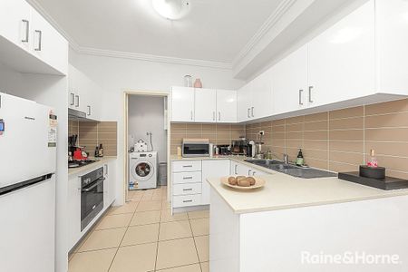 Renovated 2 Bedroom Unit with Floorboards ! - Photo 5