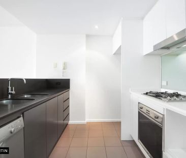 MGM MARTIN - TWO BEDROOM APARTMENT - Photo 4