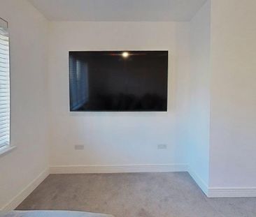 4 bedroom detached house to rent - Photo 2