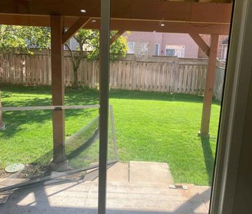 For Lease - 31 Harbourtown Crescent, Brampton, Ontario - Photo 5