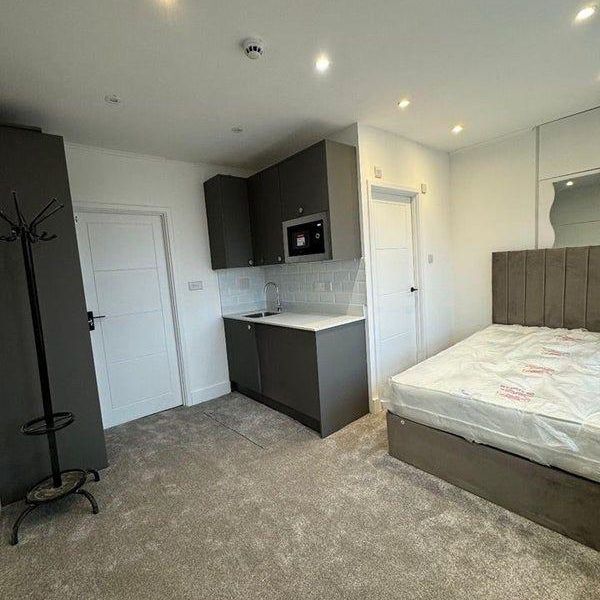 Studio to rent - Photo 1