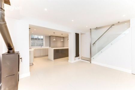4 bedroom terraced house to rent - Photo 5