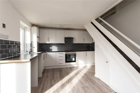 3 bedroom end of terrace house to rent - Photo 4