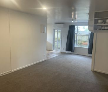 Fully renovated home, includes water and lawns - Photo 6