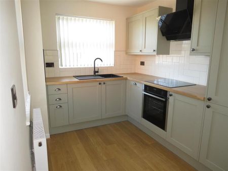 2 bedroom flat to rent - Photo 2