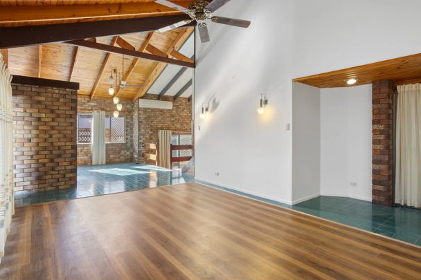 Expansive Family Home with Triple Garage & Multiple Living Zones. CONTACT JULIE SYKES 0438 050 110 - Photo 1