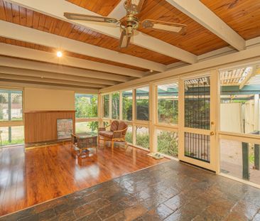 Family Home in central location - Available now - Photo 1