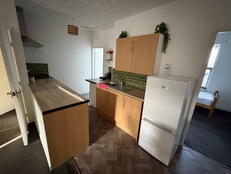 2 bedroom flat to rent - Photo 5