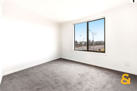 Low-Maintenance Apartment in a Convenient Location - Photo 4
