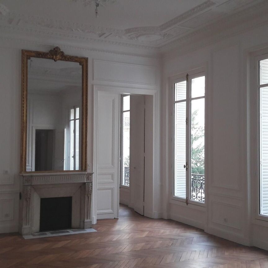 location Appartement T7 DE 189.4m² À PARIS - Photo 1
