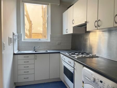 In The Heart of leafy Elwood! - Photo 5