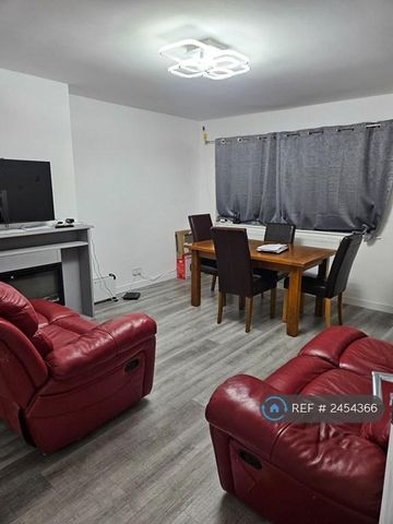 3 bedroom end of terrace house to rent - Photo 3