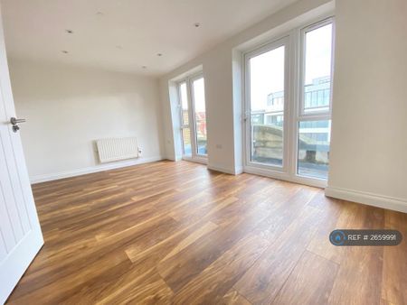 2 bedroom flat to rent - Photo 2