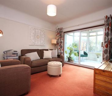 2 bedroom detached bungalow to rent - Photo 3